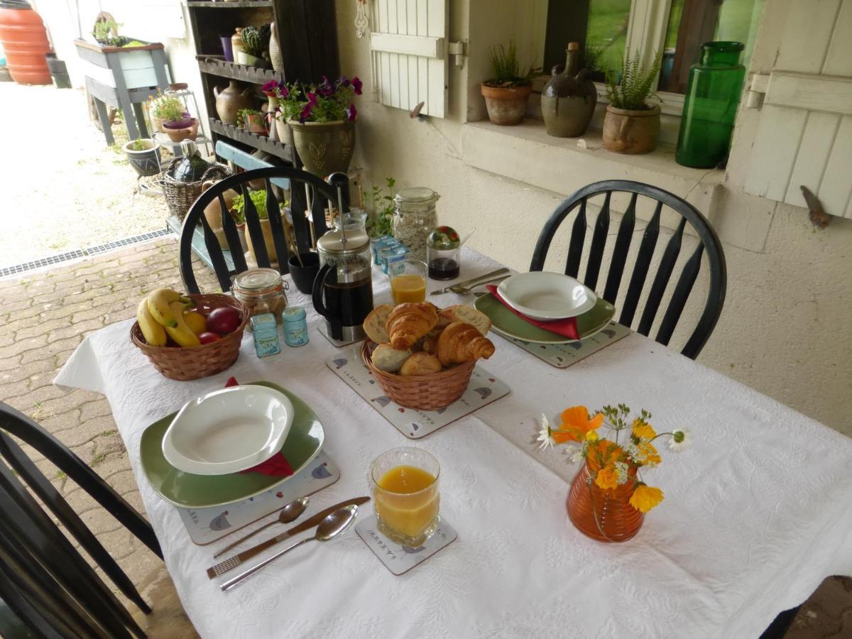 Chez Kate Panzió Charroux  Kültér fotó