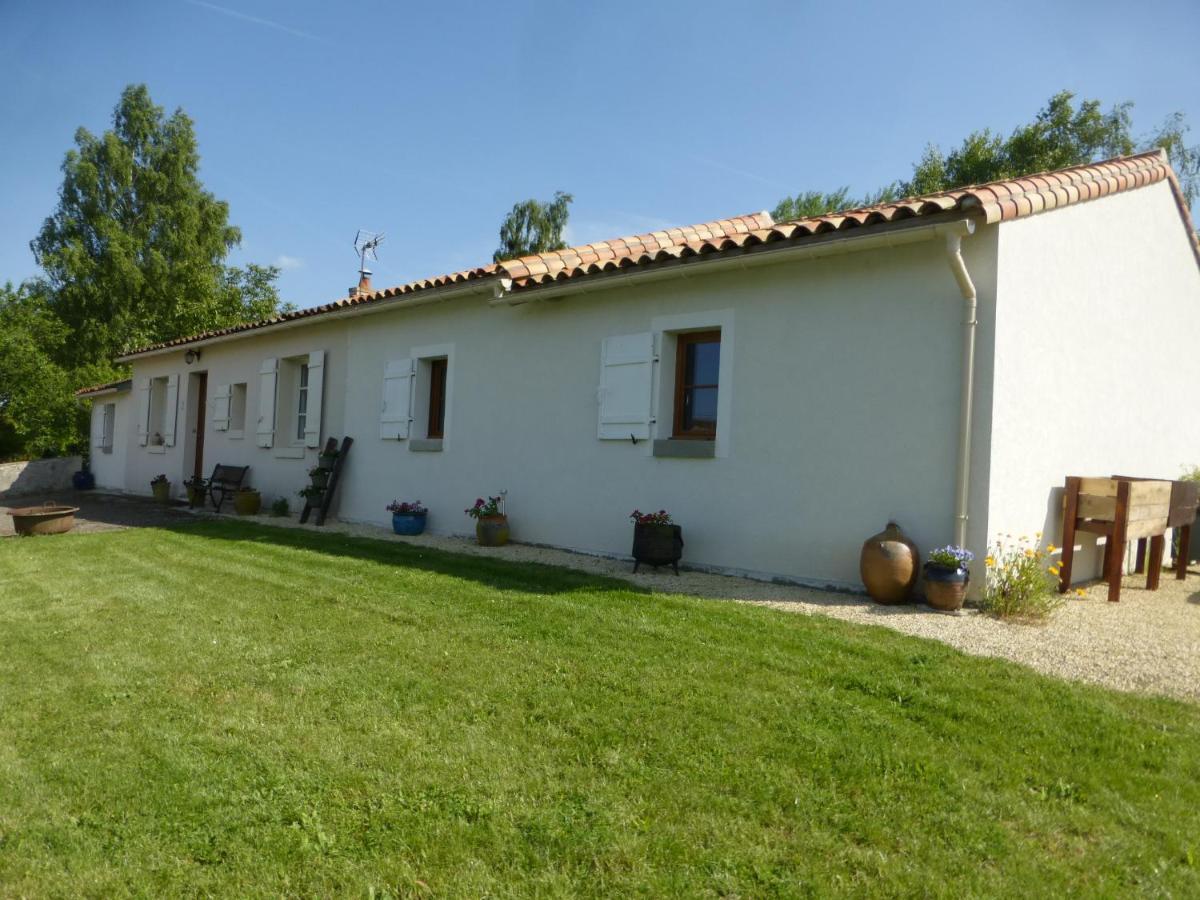 Chez Kate Panzió Charroux  Kültér fotó